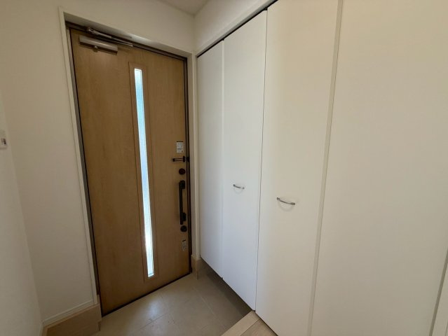 クレイドルガーデン糸満市座波 第２・２号棟のその他|可動式棚付きで収納力抜群の天井高シューズクローゼット