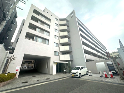 【外観】 | ルネブラン・クール北千里古江台 | 教育施設や公園が身近に揃い、子育て世帯にもオススメ！安心のオートロック付きマンションです。