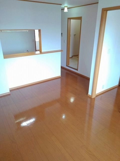 ラシ－ヌⅡの居間・リビング