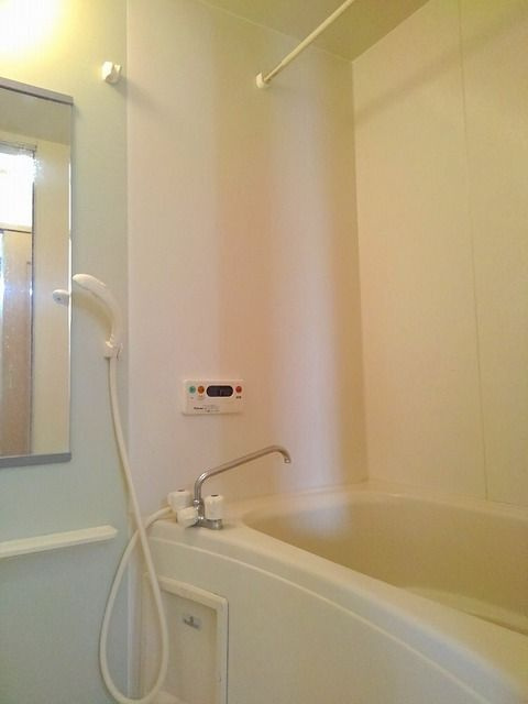 ラシ－ヌⅡの浴室