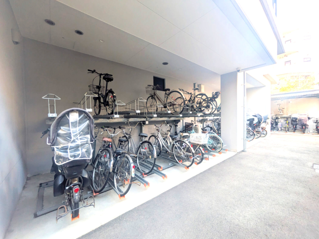 グランカサーレ西明石駅前の駐車場|駐輪場です