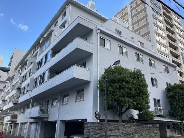 小田急麹町マンションの外観