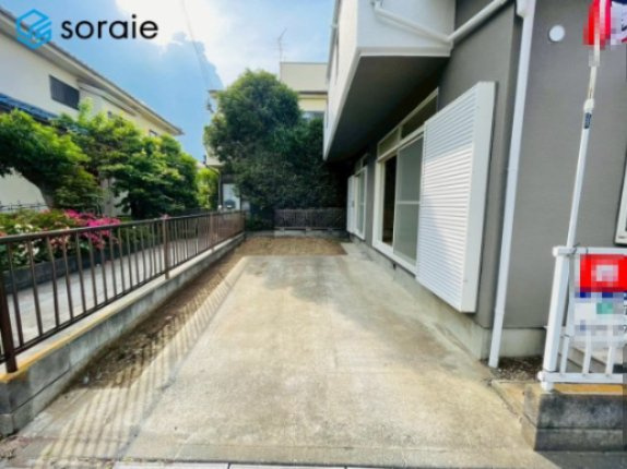 所沢市上新井2丁目　中古戸建の駐車場|令和8年5月14日撮影。