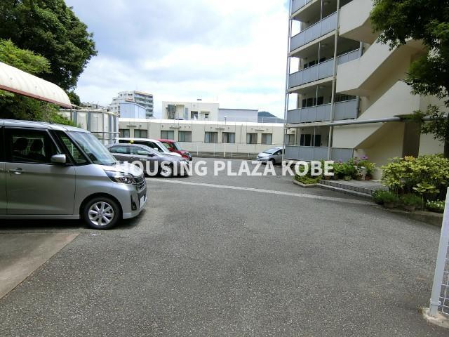 マンション妙法寺の駐車場