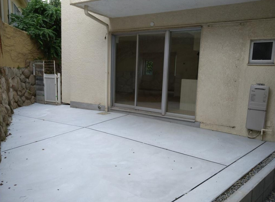 岡本野寄ハイツのエントランス