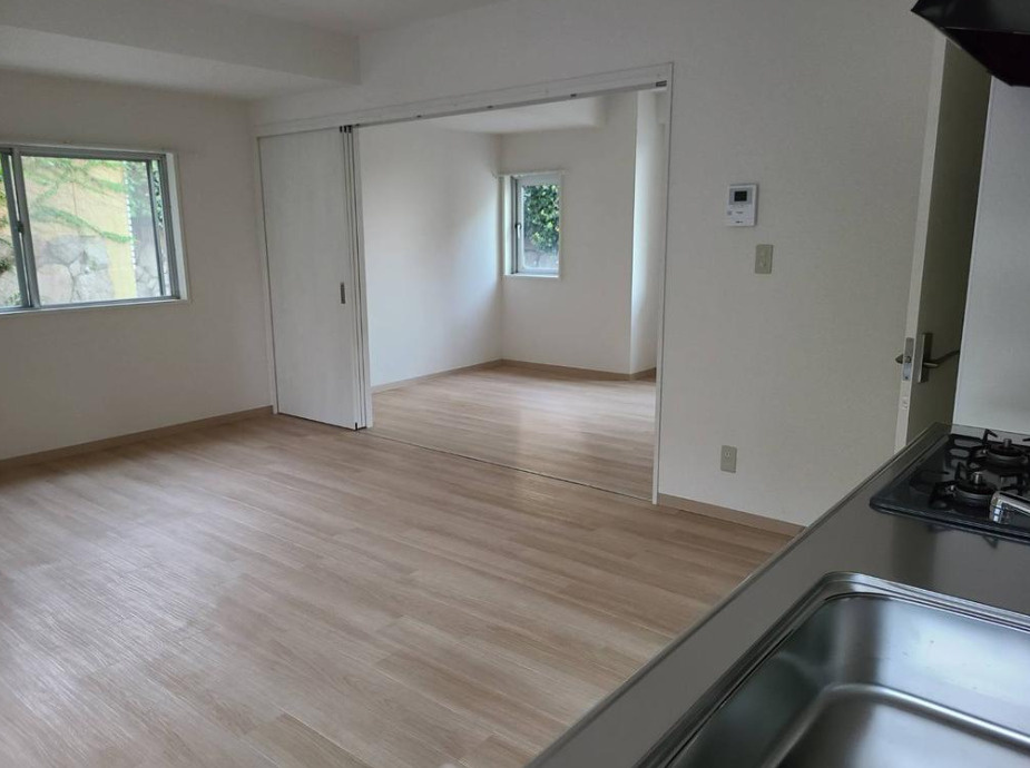 岡本野寄ハイツの居間・リビング