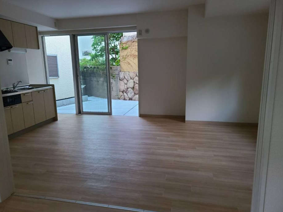 岡本野寄ハイツの居間・リビング