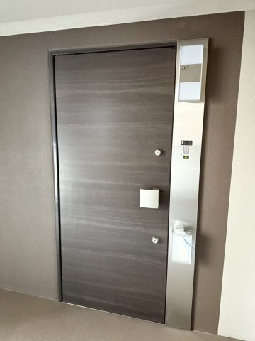 モントーレ東比恵クレアの玄関