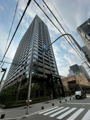 【外観】 | プレサンスレジェンド堺筋本町タワー | ブラック基調でかっこよい外観