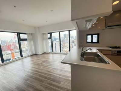 【居間・リビング】 | プレサンスレジェンド堺筋本町タワー | LDK17.1帖