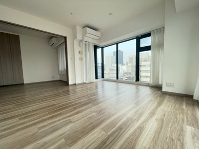 【居間・リビング】 | プレサンスレジェンド堺筋本町タワー | FIX窓