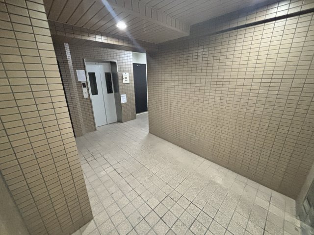 シャルムメゾン春日野道のエントランス