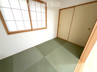 【和室】 | 稲沢市矢合町築４年の中古住宅登場です♪お車スペース3台以上可能！南側にお庭スペースもあります♪ | 稲沢市矢合町築４年の中古住宅登場です♪お車スペース3台以上可能！南側にお庭スペースもあります♪