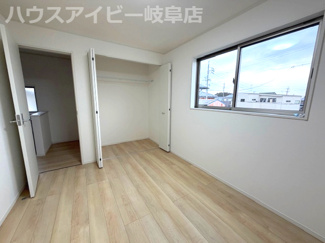 【洋室】 | 稲沢市矢合町築４年の中古住宅登場です♪お車スペース3台以上可能！南側にお庭スペースもあります♪ | 稲沢市矢合町築４年の中古住宅登場です♪お車スペース3台以上可能！南側にお庭スペースもあります♪
