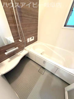 【浴室】 | 稲沢市矢合町築４年の中古住宅登場です♪お車スペース3台以上可能！南側にお庭スペースもあります♪ | 稲沢市矢合町築４年の中古住宅登場です♪お車スペース3台以上可能！南側にお庭スペースもあります♪