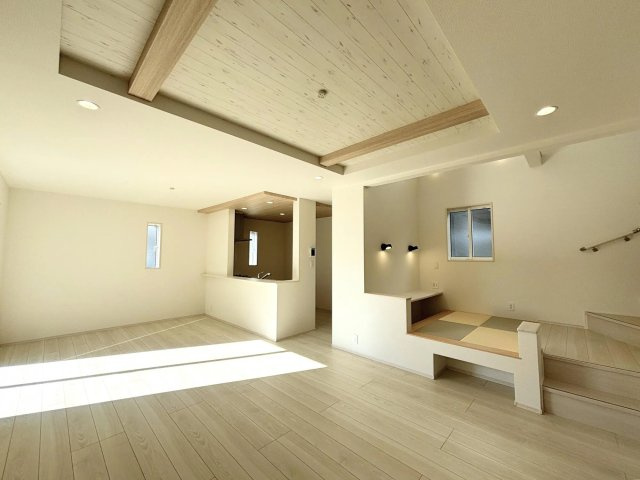 【仲介手数料無料／港区】　ブルーミングガーデン名古屋市港区小賀須3丁目　新築戸建の居間・リビング