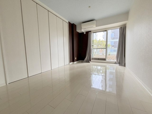 ザ・グランドビュー・オオサカの洋室