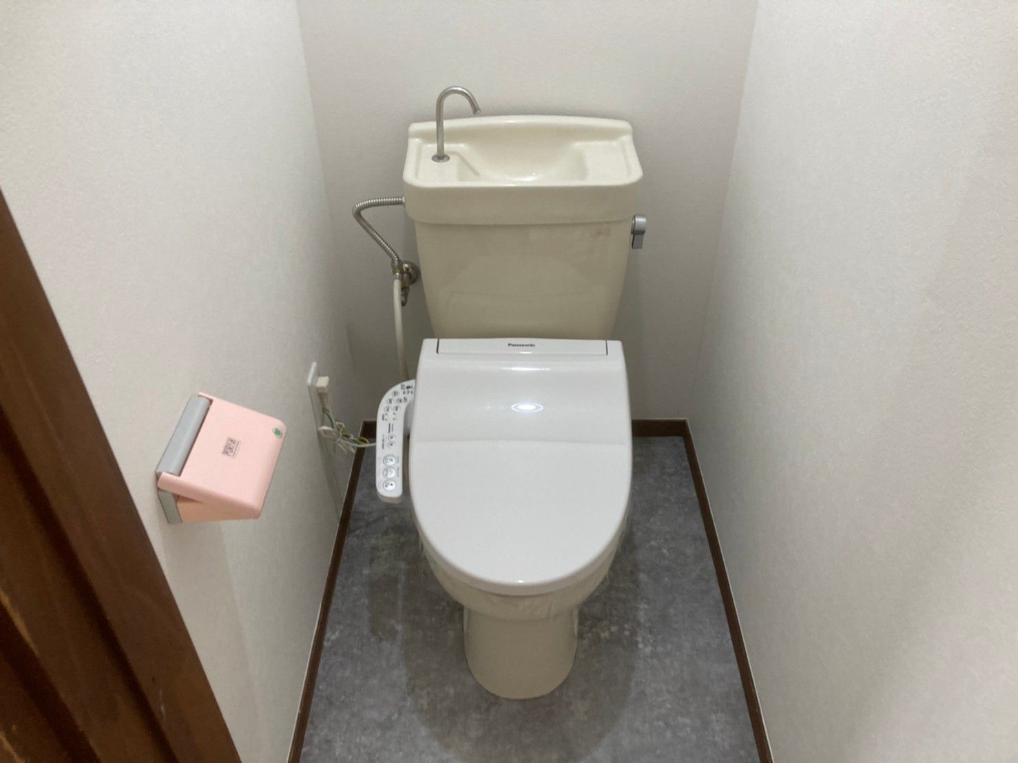 Fアパルトメント金山駅西のトイレ|落ち着いた色調のトイレです