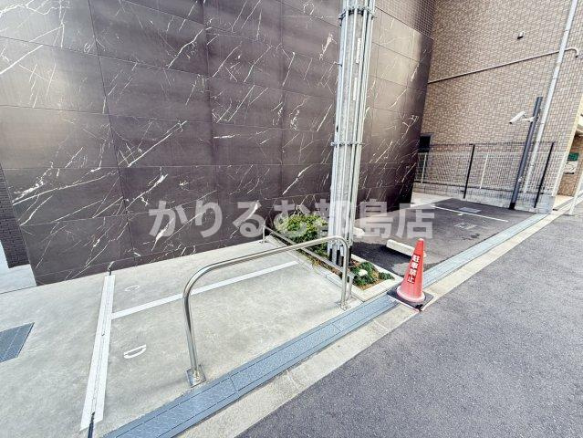 レオンヴァリエ都島北通の駐車場