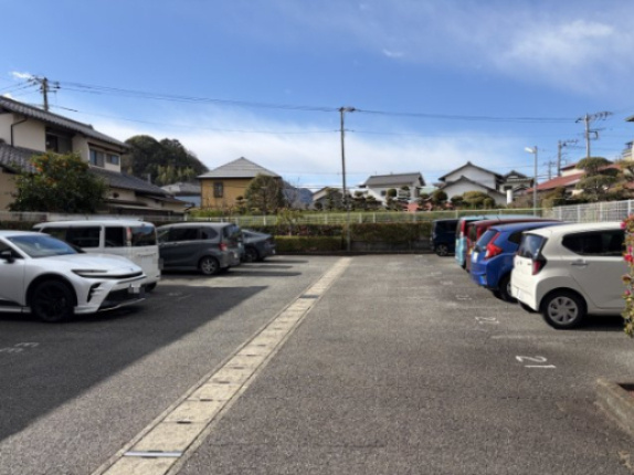 シャルマンコーポ塚本の駐車場