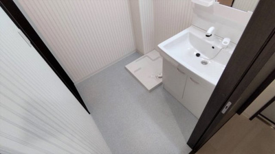 【洗面所】 | エム・ステージ新大阪 | 室内に洗濯機も設置可能です