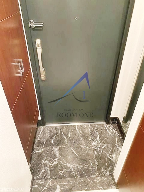 ファーストリアルタワー新宿の玄関|玄関です。