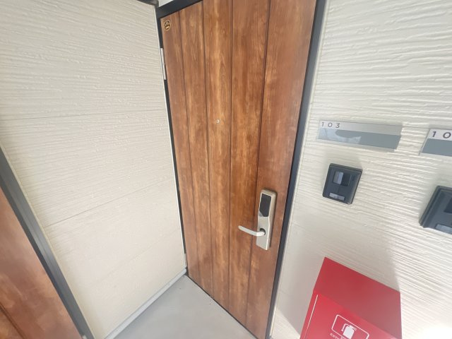 chalet　涼風テラスの玄関|明るい玄関です