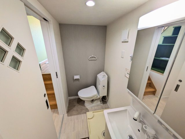 chalet　涼風テラスのトイレ|落ち着いた色調のトイレです