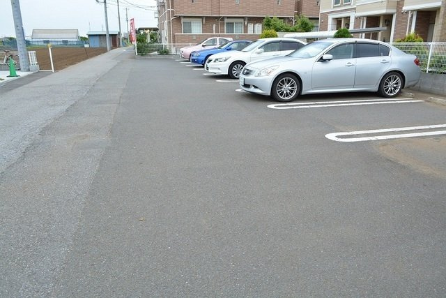 プラウド幕張本郷Ⅵの駐車場|駐車場に車を止められます