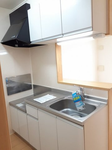 プラウド幕張本郷Ⅵのキッチン|コンパクトなキッチンで掃除もラクラク