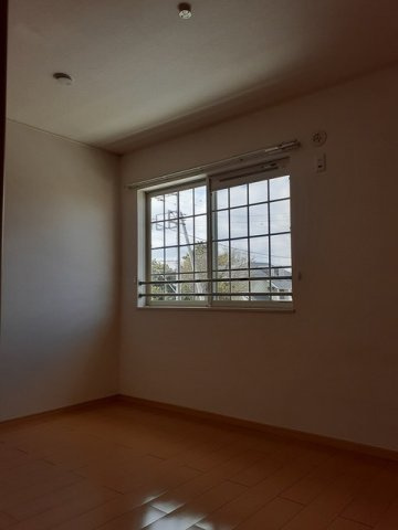 プラウド幕張本郷Ⅵの内装|明るい色調の室内です