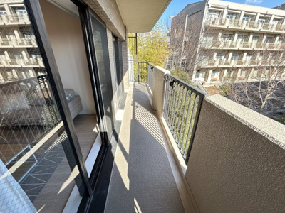 【バルコニー】 | コスモ西宮山手 | 開放的で明るい空間を演出してくれるバルコニーです