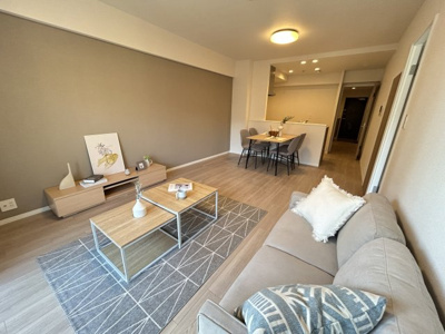 【居間・リビング】 | コスモ西宮山手 | こちらのリビングで趣味の時間をお楽しみください