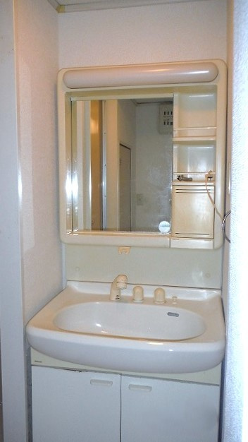 第４ラフィーネの洗面所|ゆったりとスペースのある洗面所