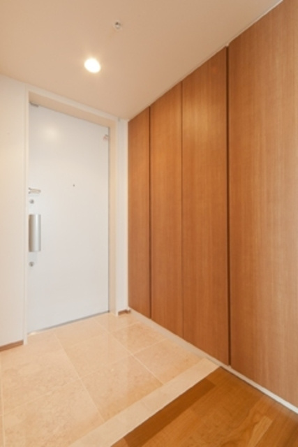 グランドターミナルタワー本八幡の玄関|※写真は同タイプ住戸です。