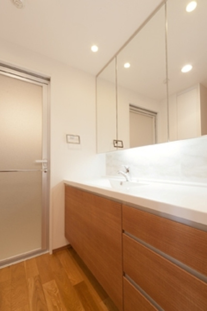 グランドターミナルタワー本八幡の洗面所|※写真は同タイプ住戸です。