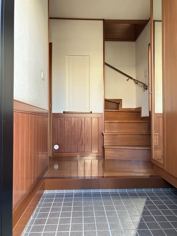 中山戸建のロビー|建物の内部です