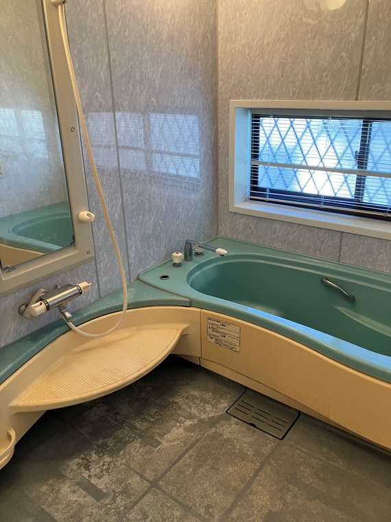 中山戸建の浴室|コンパクトで使いやすいお風呂です