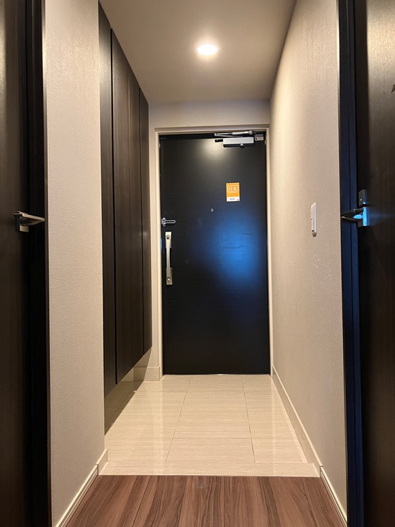 ザ・パークハウス南行徳レジデンスの玄関|収納もある玄関です