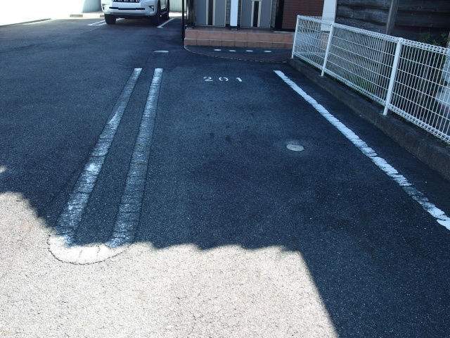 アヴニールＹＯＵⅢの駐車場