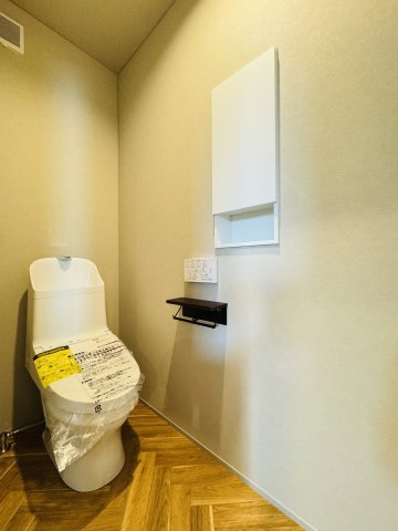 The CABIN AKABANE ― 空を楽しむ、大人のデザイナーズハウス ―のトイレ