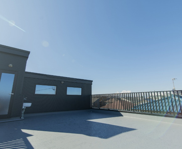 The CABIN AKABANE ― 空を楽しむ、大人のデザイナーズハウス ―のバルコニー|同社施工事例