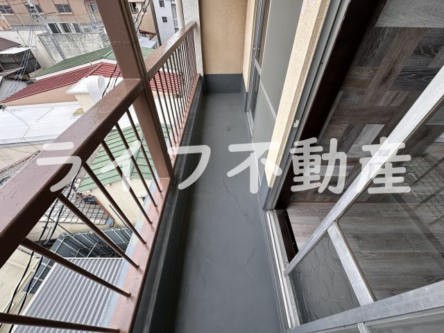ナニワマンションのバルコニー|陽当たり良好なバルコニーです
