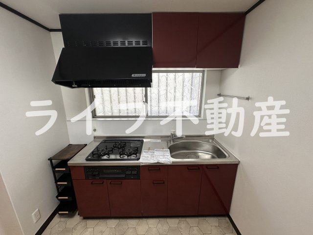 ナニワマンションのキッチン|コンパクトなキッチンで掃除もラクラク