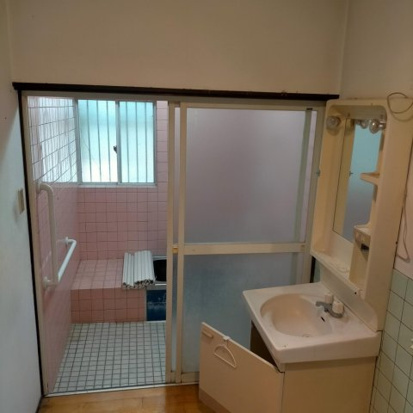 竹の子ツカサ戸建の洗面所|ゆったりとスペースのある洗面所