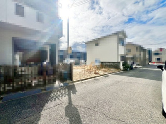 【前面道路含む現地写真】 | 東助松２丁目　売土地 | お客様にとって最良のマイホームが見つかりますよう、イエストアが全力でお手伝いさせていただきます！