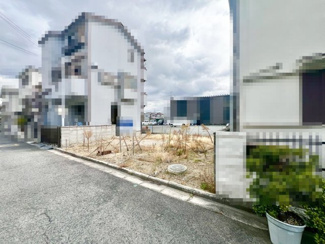 【前面道路含む現地写真】 | 東助松２丁目　売土地 | 南海本線「北助松」駅まで徒歩９分！毎日の通勤や通学に便利ですね！