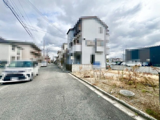 【前面道路含む現地写真】 | 東助松２丁目　売土地 | 前面道路約６ｍ！広々運転の苦手な方も安心です！