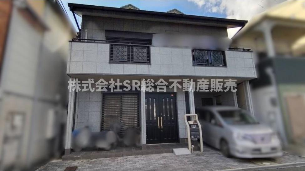 西石切町1丁目中古戸建の外観|駐車スペース2台分、太陽光発電システム有♪
売主様居住中ですが、実際に中を見ていただければイメージは変わると思います！
是非一度ご内覧下さいませ！