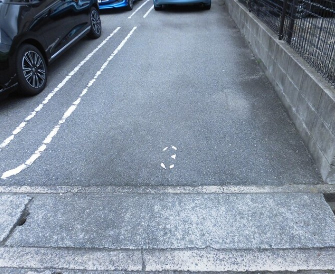 サニーコートの駐車場